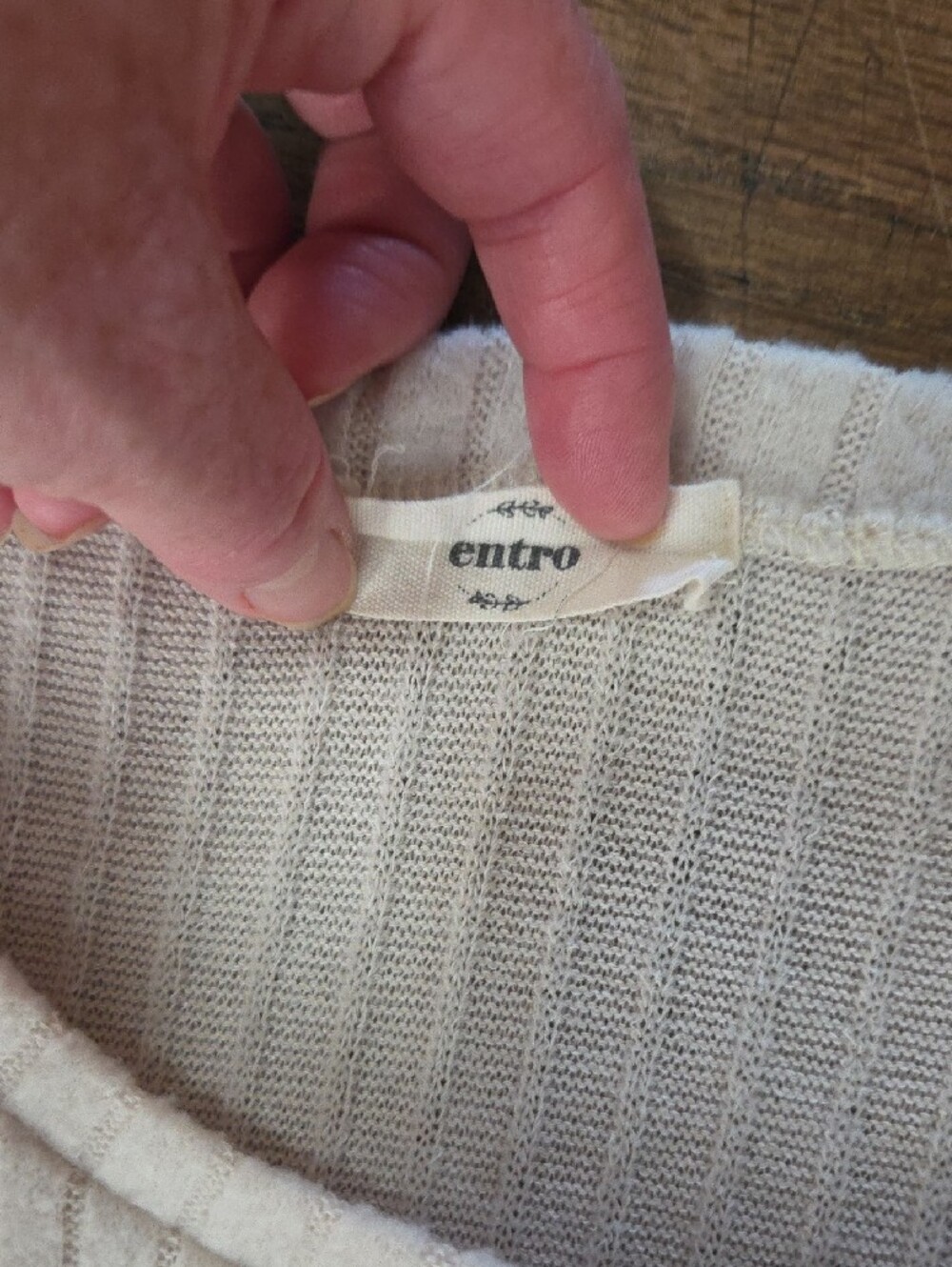 entro Ruffle Sleeve Ribbed Tee - Picture 2 of 7